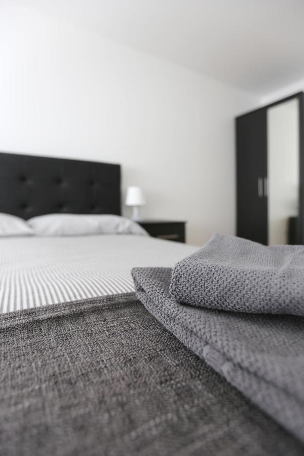 Radalco Apartments Hounslow Exterior photo